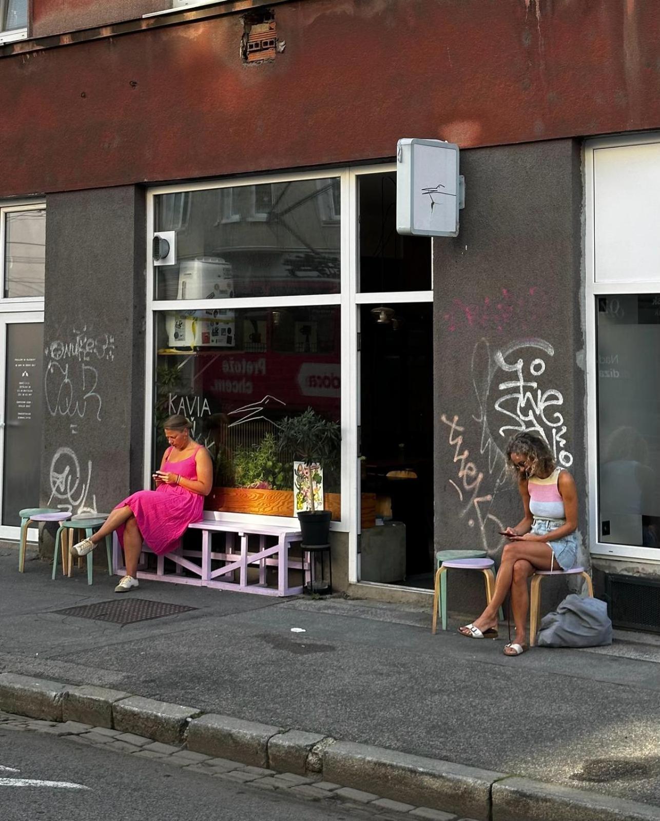 Urban Zenhouse No.2 - Breakfast Included Apartment Bratislava Bagian luar foto