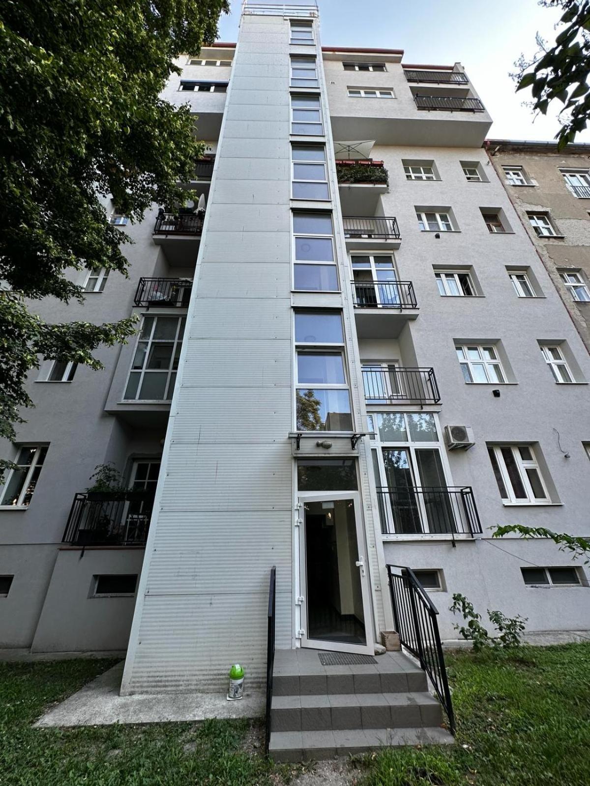 Urban Zenhouse No.2 - Breakfast Included Apartment Bratislava Bagian luar foto