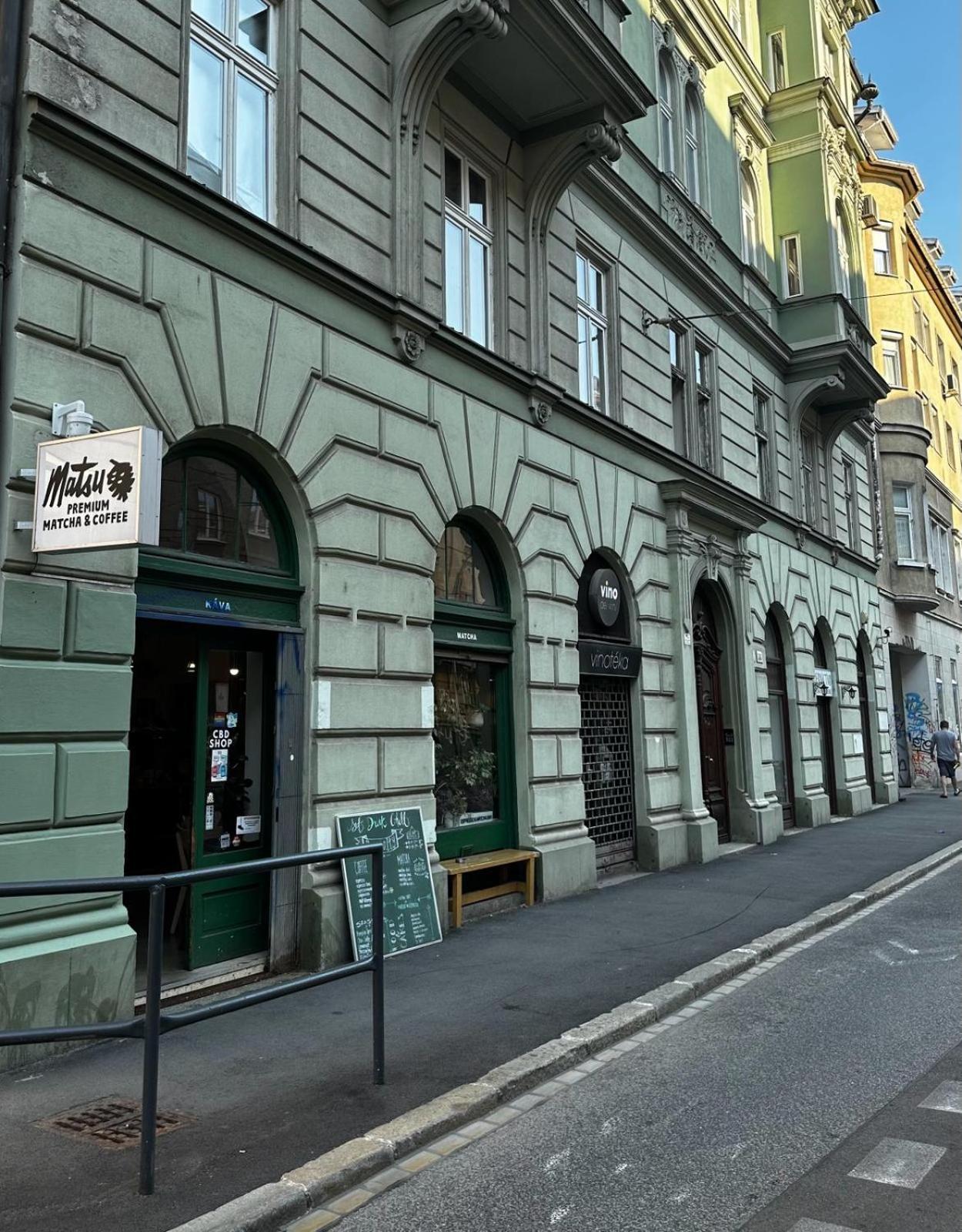 Urban Zenhouse No.2 - Breakfast Included Apartment Bratislava Bagian luar foto
