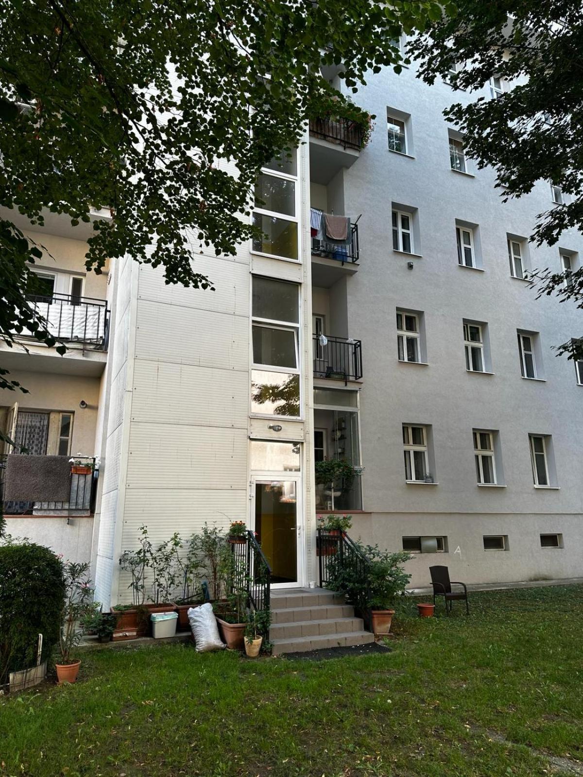 Urban Zenhouse No.2 - Breakfast Included Apartment Bratislava Bagian luar foto