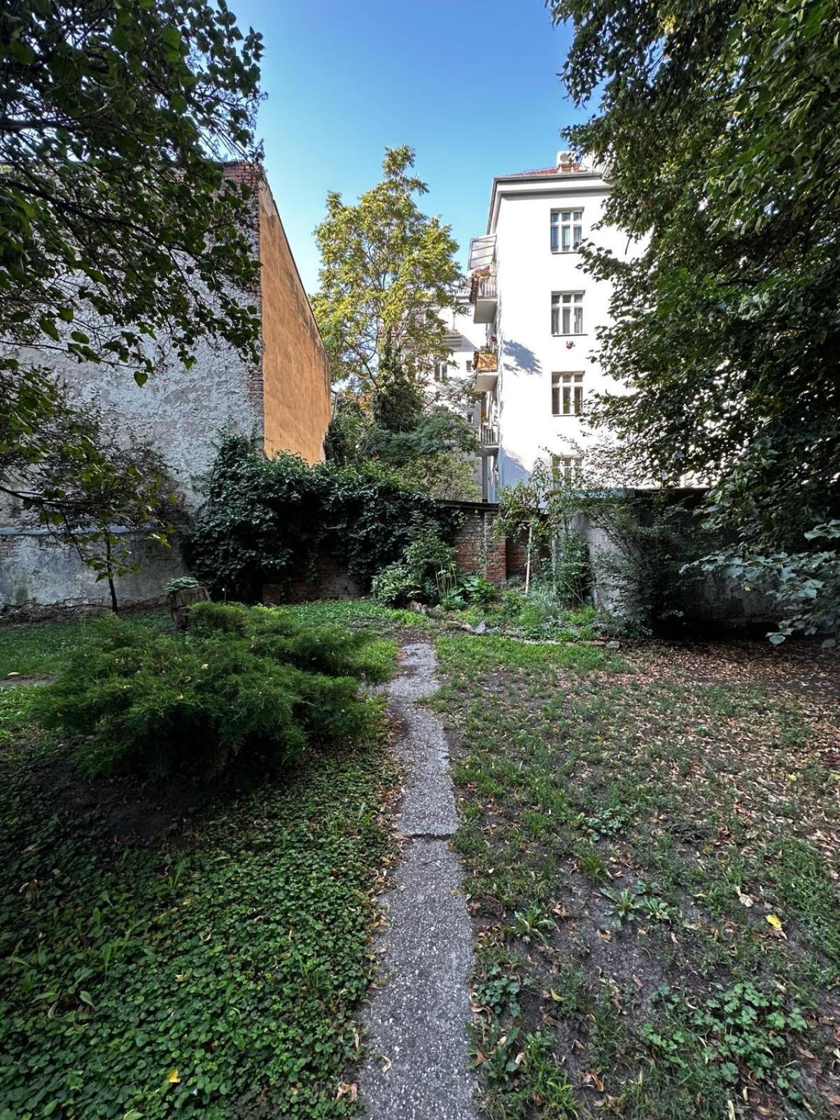 Urban Zenhouse No.2 - Breakfast Included Apartment Bratislava Bagian luar foto