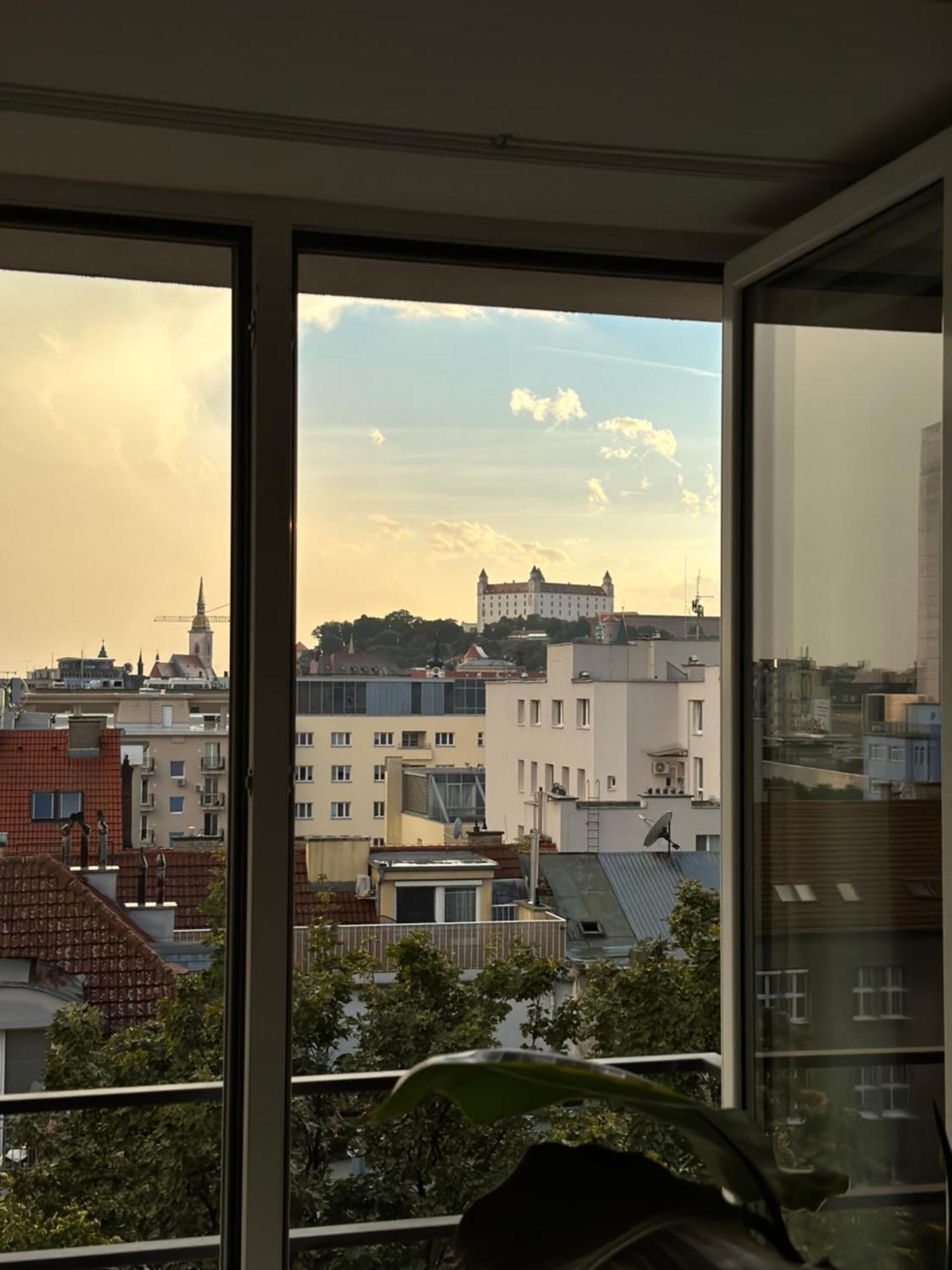 Urban Zenhouse No.2 - Breakfast Included Apartment Bratislava Bagian luar foto
