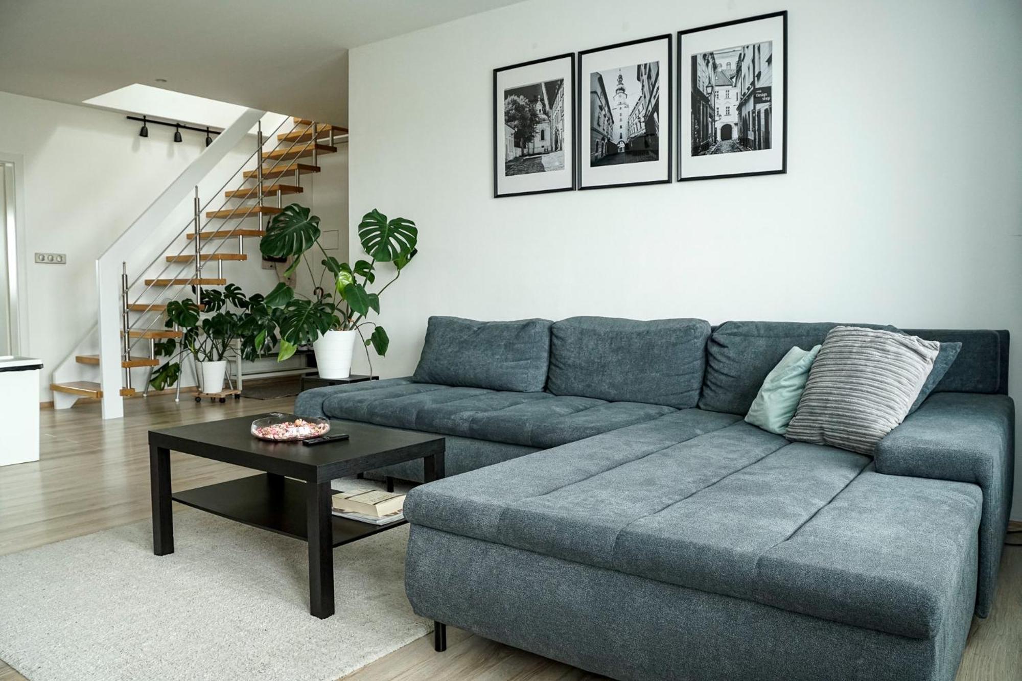 Urban Zenhouse No.2 - Breakfast Included Apartment Bratislava Bagian luar foto