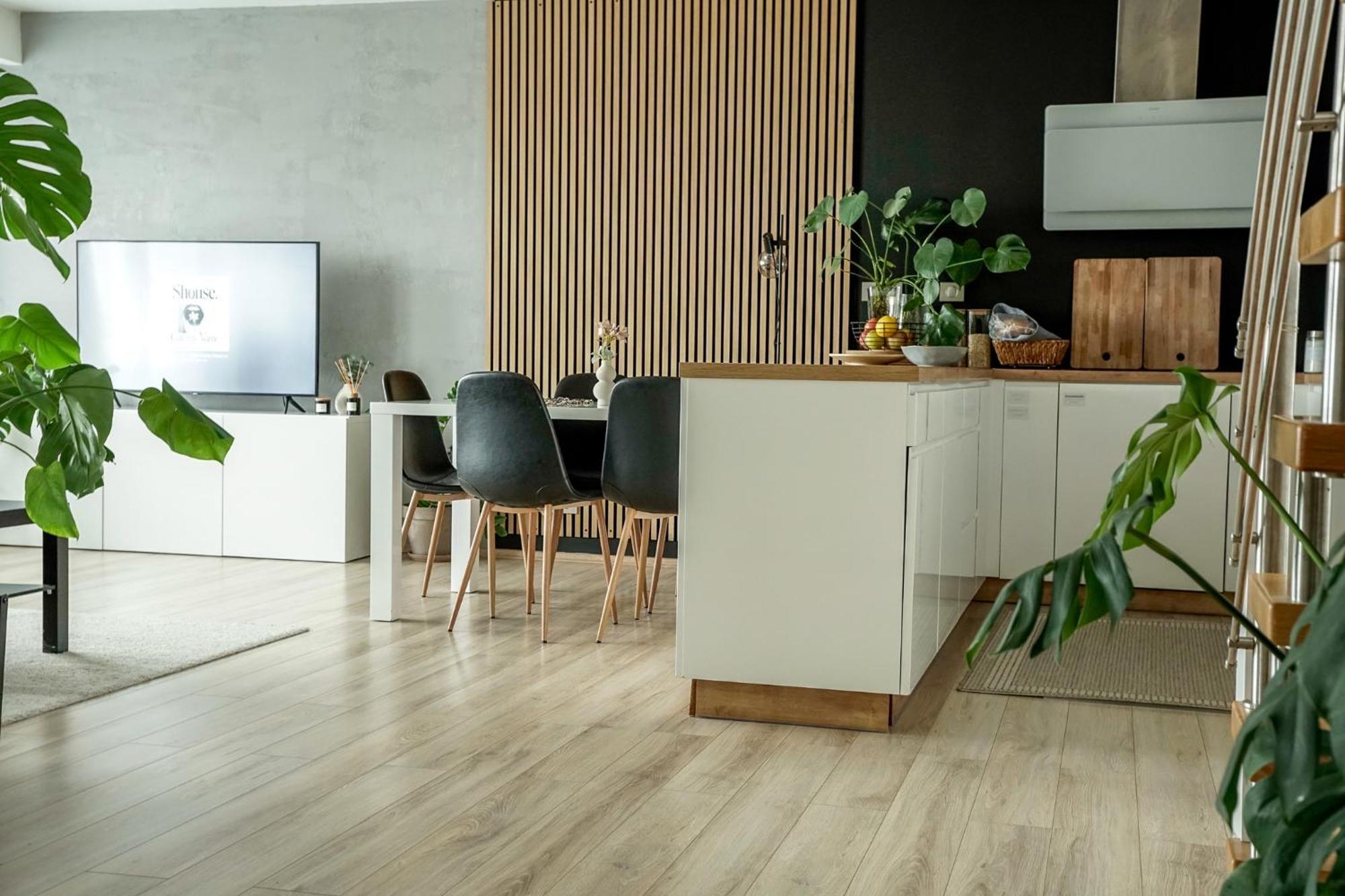 Urban Zenhouse No.2 - Breakfast Included Apartment Bratislava Bagian luar foto