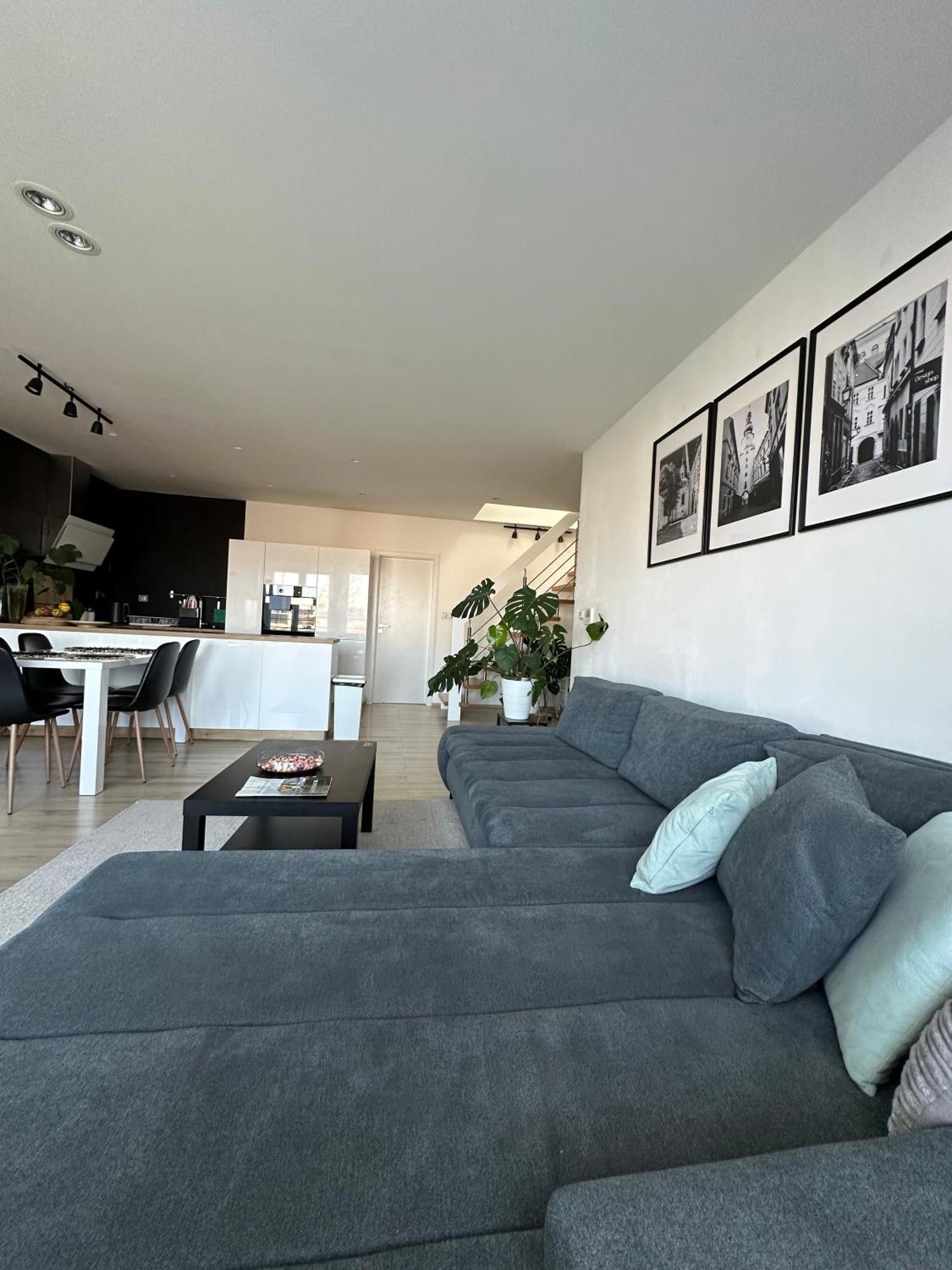 Urban Zenhouse No.2 - Breakfast Included Apartment Bratislava Bagian luar foto