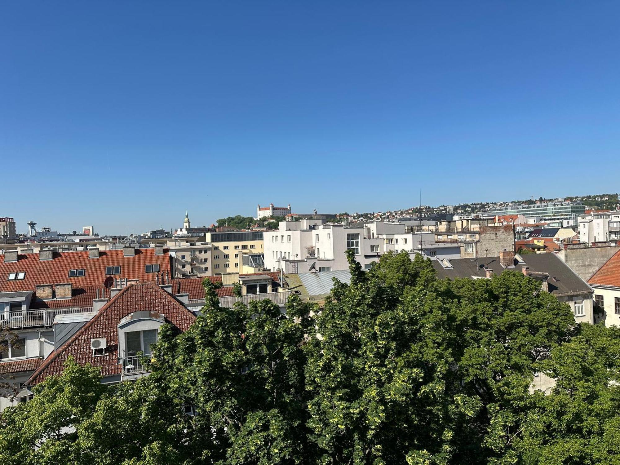 Urban Zenhouse No.2 - Breakfast Included Apartment Bratislava Bagian luar foto